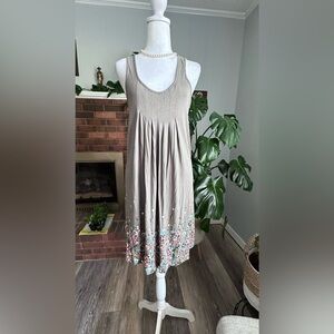 🏝️beach time Sleeveless dress with floral bottom excellent condition.